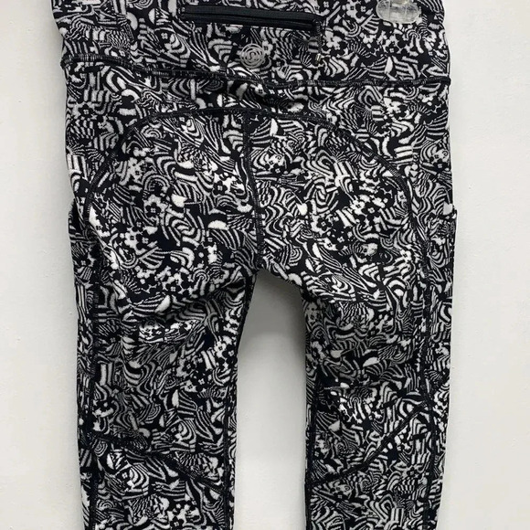 Lululemon Seawheeze 2017 Speed Tight V Leggings Black White Floral Print Size 6 - Picture 6 of 11
